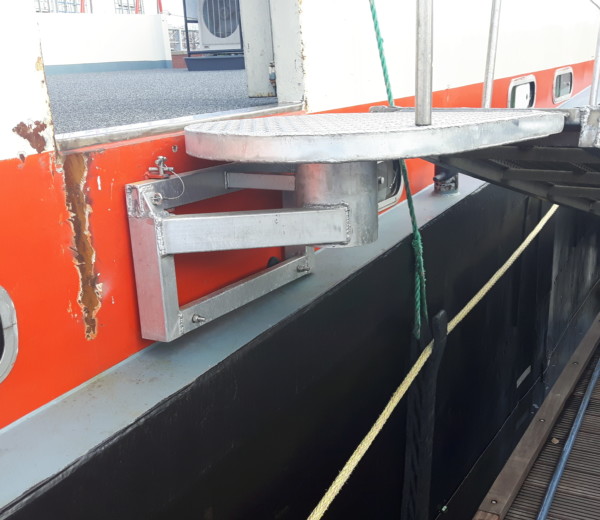 Aluminium rotating gangway platform